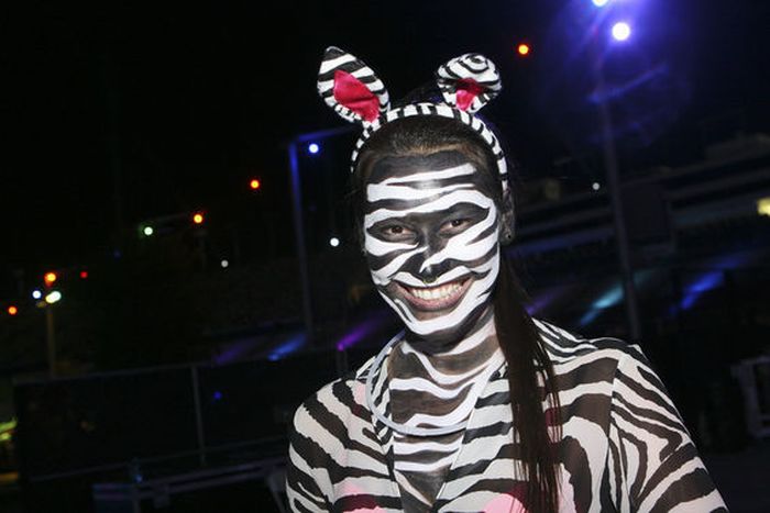 Girls from Electric Daisy Carnival 2012 (70 pics)