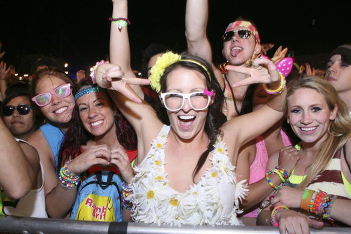 Girls from Electric Daisy Carnival 2012 (70 pics)