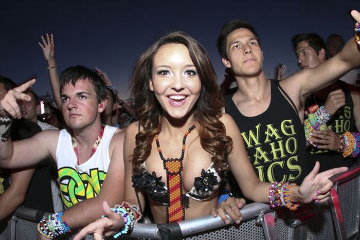 Girls from Electric Daisy Carnival 2012 (70 pics)