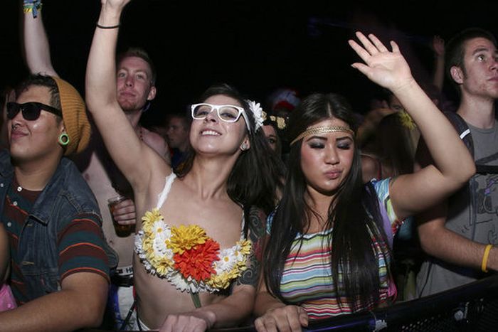 Girls from Electric Daisy Carnival 2012 (70 pics)