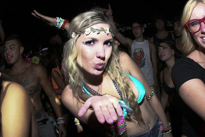 Girls from Electric Daisy Carnival 2012 (70 pics)