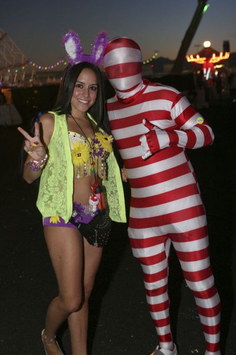 Girls from Electric Daisy Carnival 2012 (70 pics)