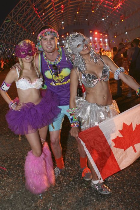 Girls from Electric Daisy Carnival 2012 (70 pics)