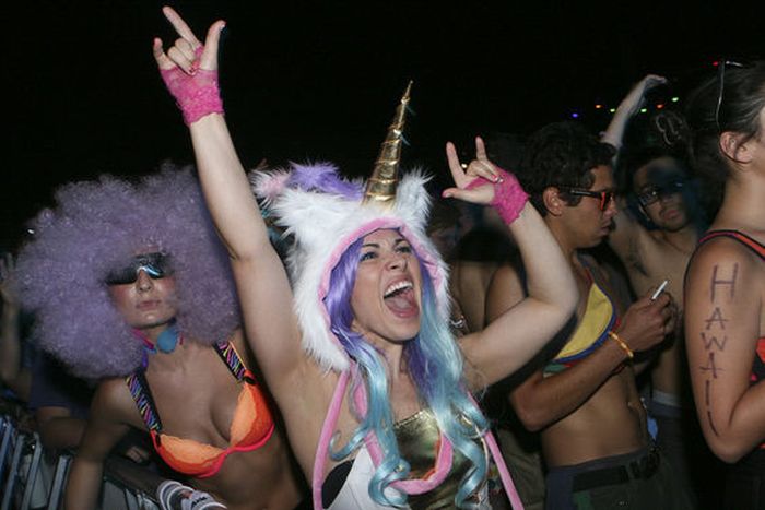 Girls from Electric Daisy Carnival 2012 (70 pics)