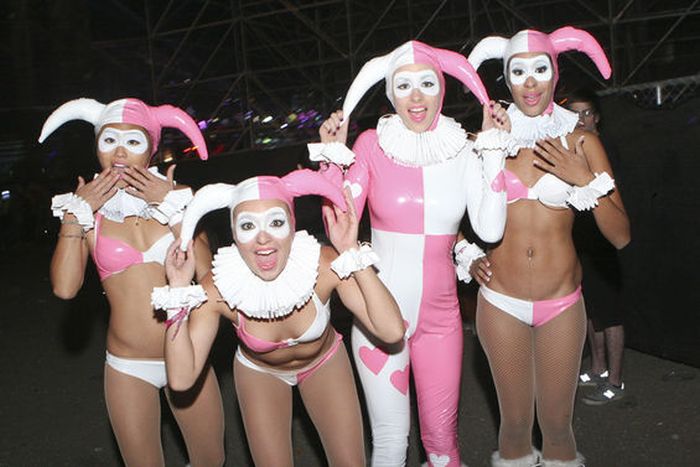 Girls from Electric Daisy Carnival 2012 (70 pics)