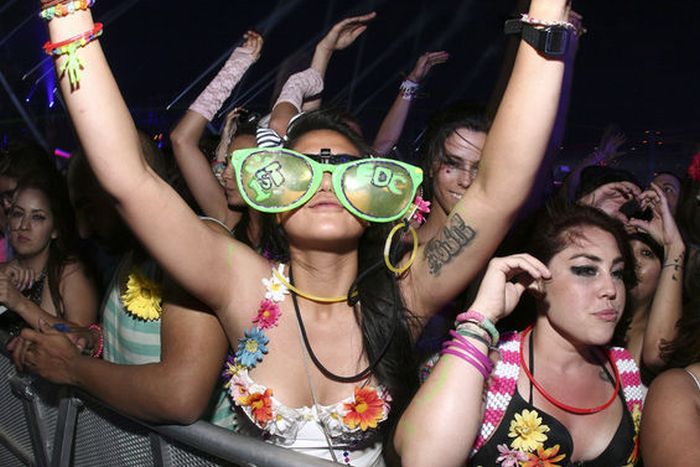 Girls from Electric Daisy Carnival 2012 (70 pics)