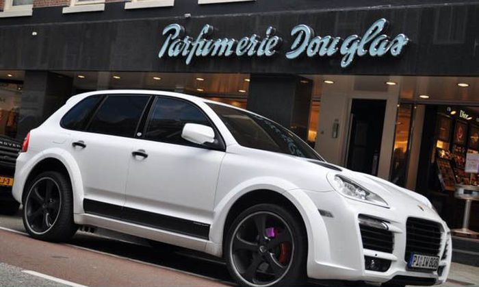 Cars of Euro 2012 Stars (23 pics) Cars of Euro 2012 Stars (23 pics)