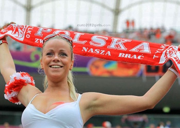 Euro 2012 Girls (80 pics)