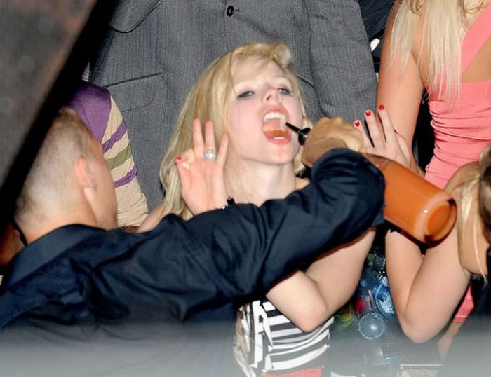 Drunk Celebrities. Part 2 (67 pics)