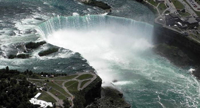 Nik Wallenda Walking Over Niagara Falls (24 pics)