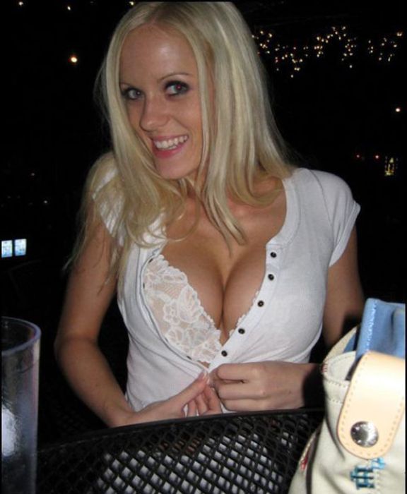 Girls with Large Boobs (48 pics)