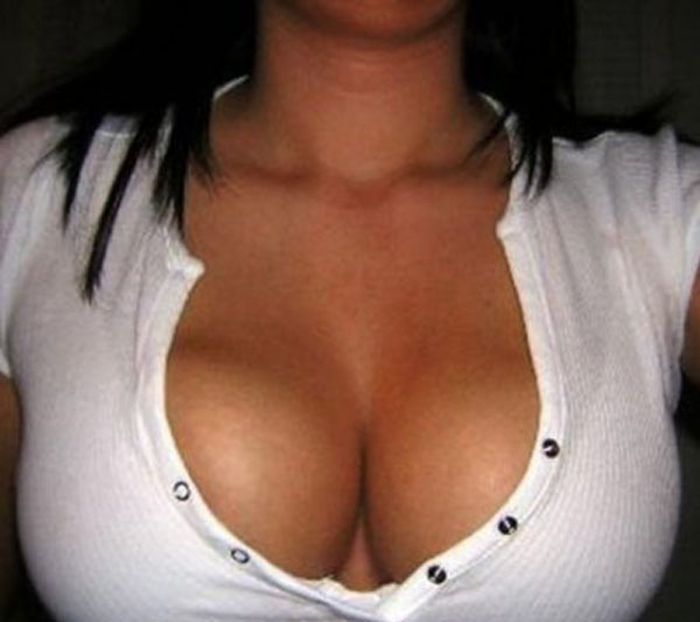 Girls with Large Boobs (48 pics)