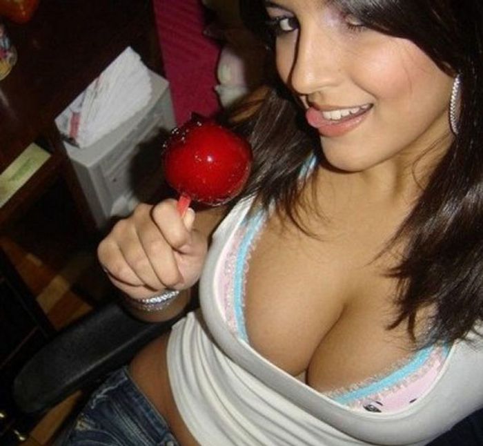 Girls with Large Boobs (48 pics)