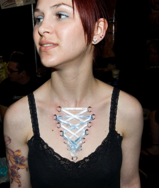 Girls Who Love Extreme Body Modifications (20 pics)