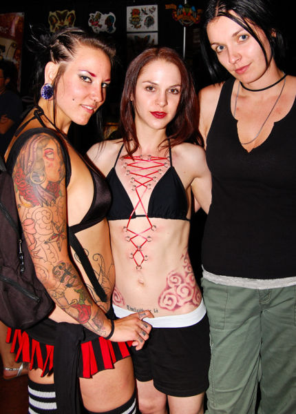 Girls Who Love Extreme Body Modifications (20 pics)