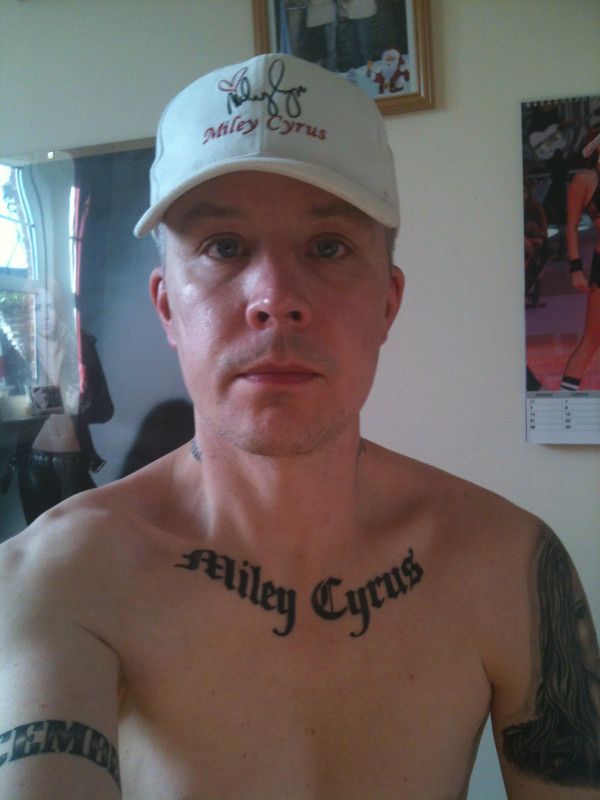 Grown Man With 15 Miley Cyrus Tattoos (6 pics)