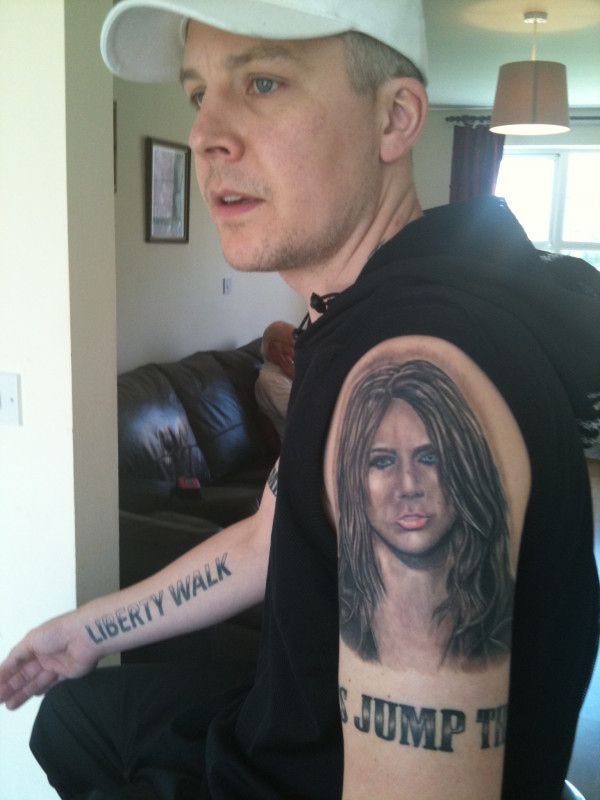 Grown Man With 15 Miley Cyrus Tattoos (6 pics)