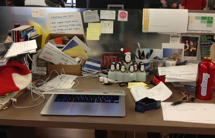 The Desks of Famous Tech CEOs (11 pics)