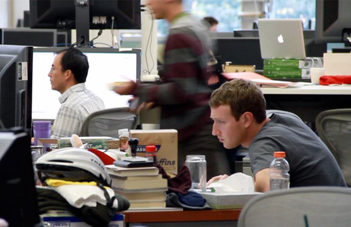 The Desks of Famous Tech CEOs (11 pics)