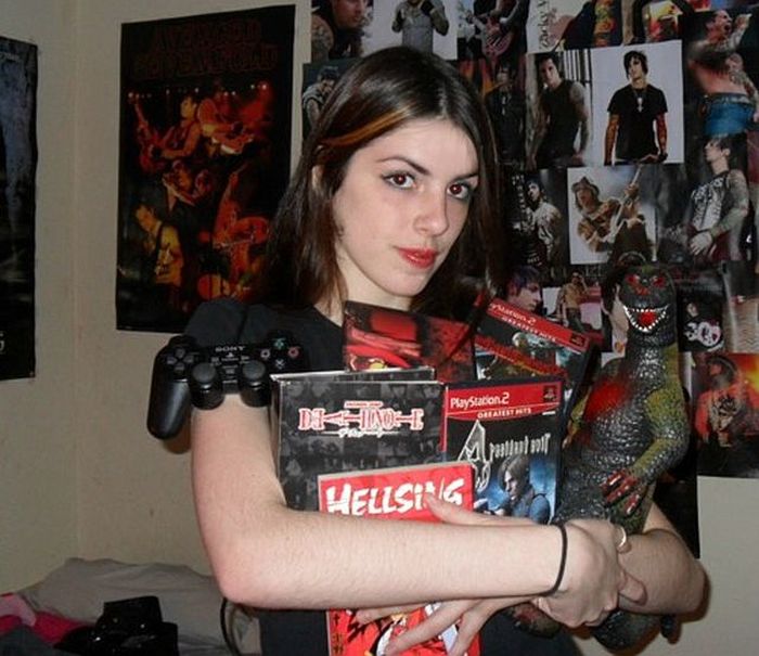 Pretty Girls Playing Video Games 29 Pics