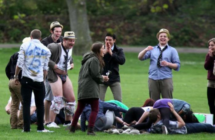 Cambridge Students Know How to Party (35 pics)