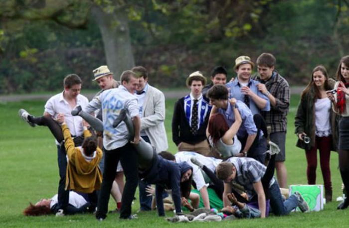 Cambridge Students Know How to Party (35 pics)