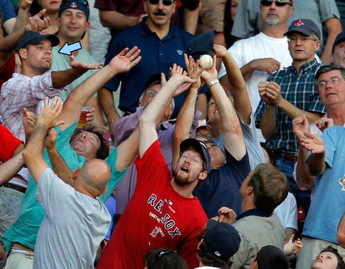Fans Being Hit With A Foul Ball (24 pics)