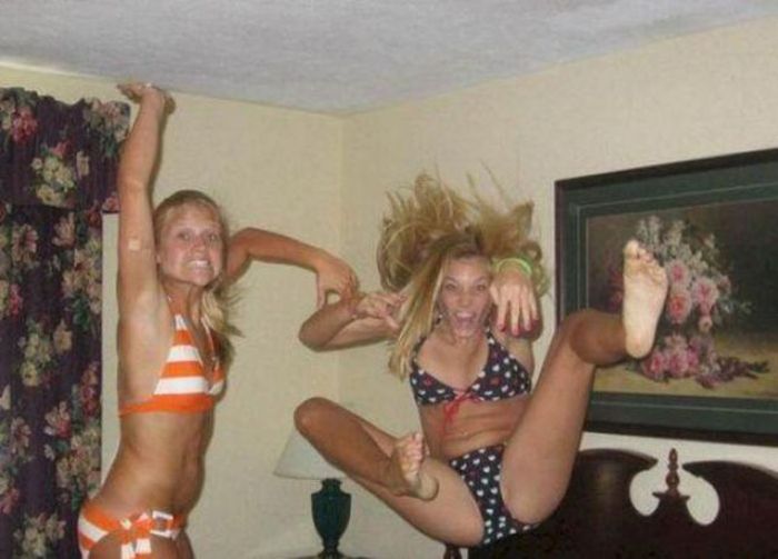 Jumping for a Photo (30 pics)