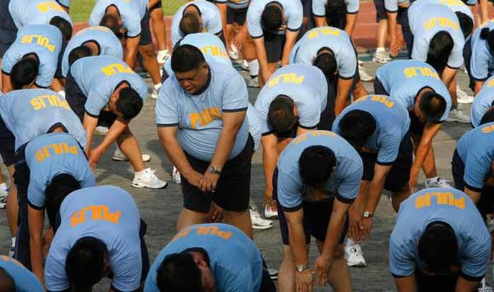 Philippine Police Fitness Boot Camp (4 pics)