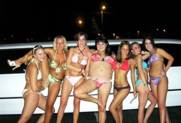 Funny Photos of Bikini Girls (59 pics)