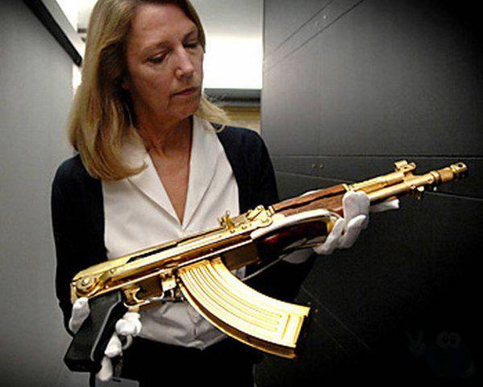 Saddam Hussein's Gold Guns (19 pics)