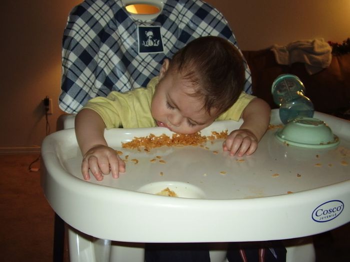 Kids Falling Asleep While Eating (23 pics)