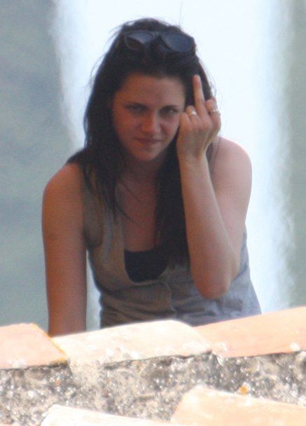 Celebs Showing Finger (16 pics)