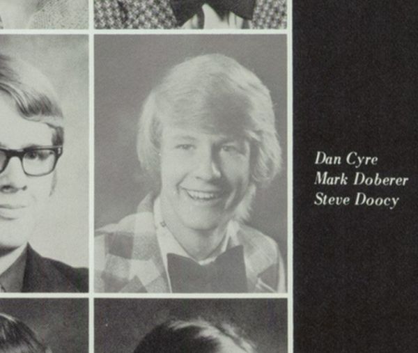 Yearbook Photos Of Media Personalities (32 pics)