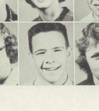 Yearbook Photos Of Media Personalities (32 pics)