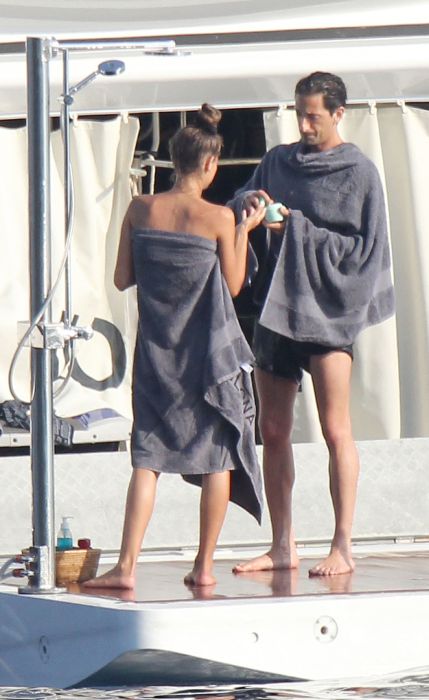 A Lesson In Showering By Adrien Brody (13 pics)