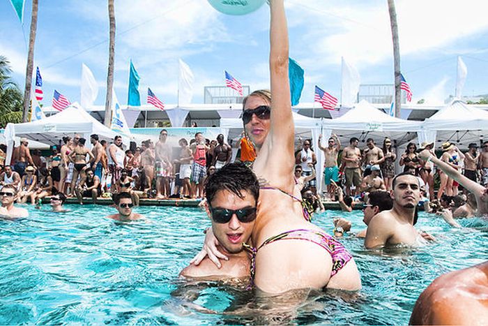 Pool Parties (60 pics)