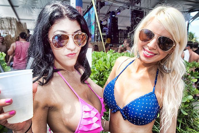 Pool Parties (60 pics)