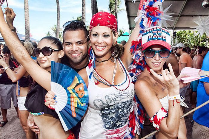 Pool Parties (60 pics)