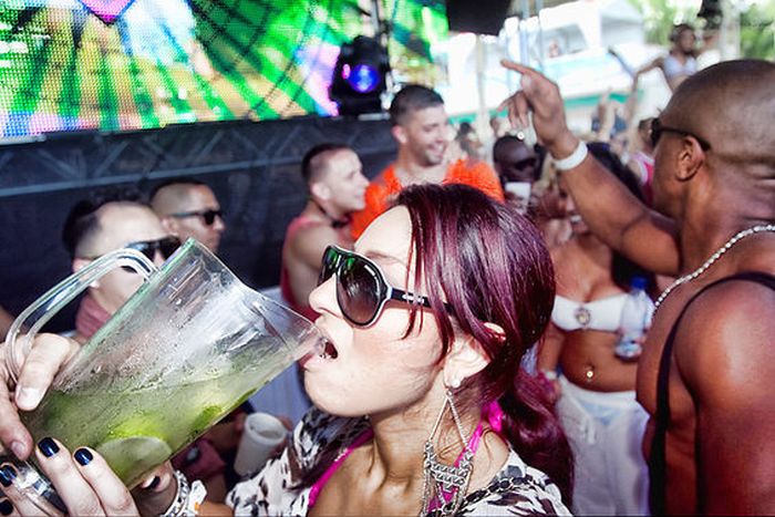 Pool Parties (60 pics)