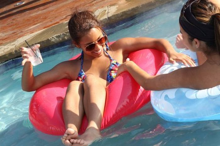 Pool Parties (60 pics)