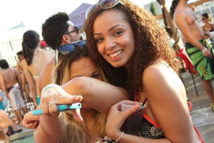 Pool Parties (60 pics)