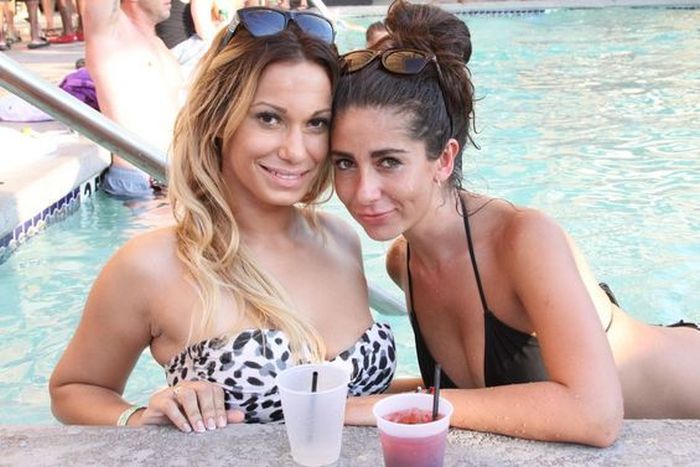 Pool Parties (60 pics)