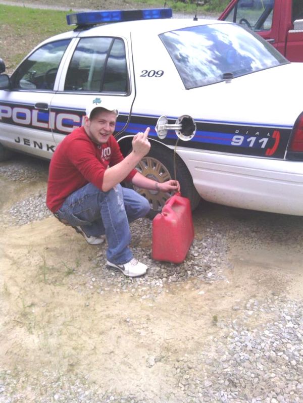 Facebook Photo Led to Arrest (2 pics)