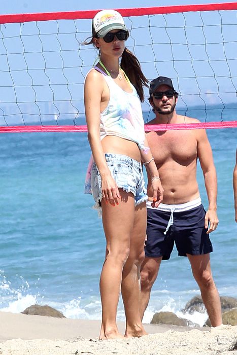 Alessandra Ambrosio Playing Volleyball (44 pics)