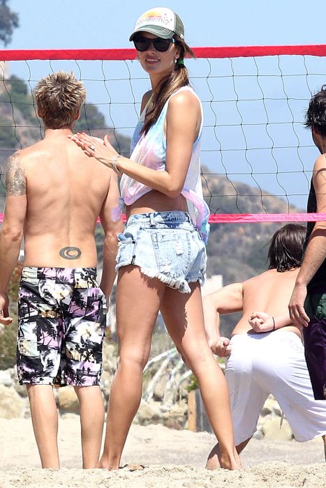 Alessandra Ambrosio Playing Volleyball (44 pics)