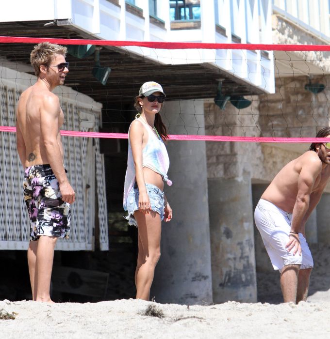 Alessandra Ambrosio Playing Volleyball (44 pics)