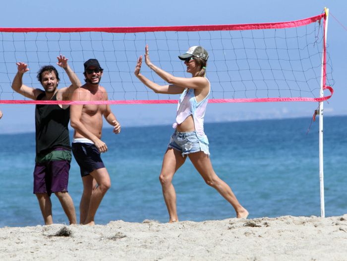 Alessandra Ambrosio Playing Volleyball (44 pics)