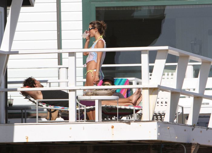 Alessandra Ambrosio Playing Volleyball (44 pics)