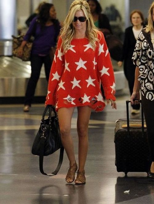 Celebs Love Red Sweater (4 pics) Celebs Love Red Sweater (4 pics)
